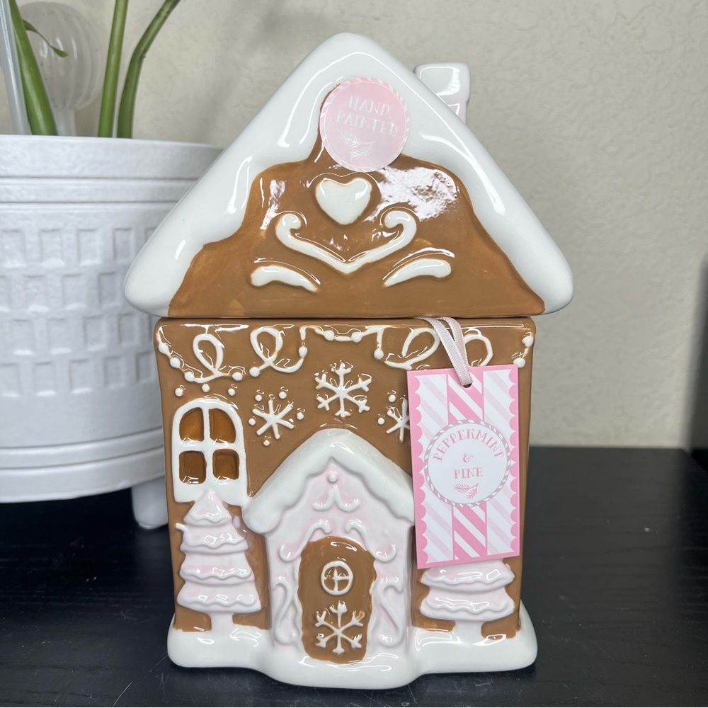 NEW Peppermint & Pine Pink Christmas Gingerbread House Ceramic Cookie Jar